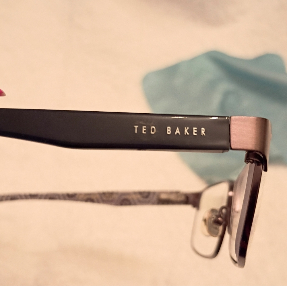 TED BAKER B329 LADIES/UNISEX PRESCRIPTION FRAMES W/ORIGINAL SILK CLEANING CLOTH